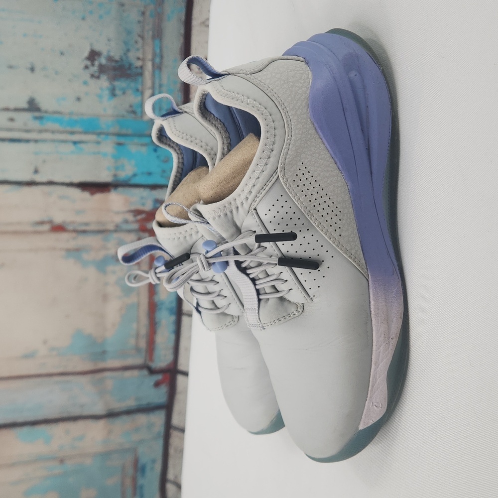 Clove‎ Classic Nursing Sneaker